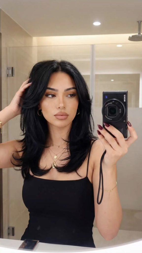 How To Style Wavy Hairs In 2026: Trending Looks And Easy Styling Tips